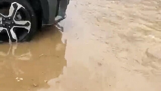 Datça'da sağanak yağış yolları göle çevirdi