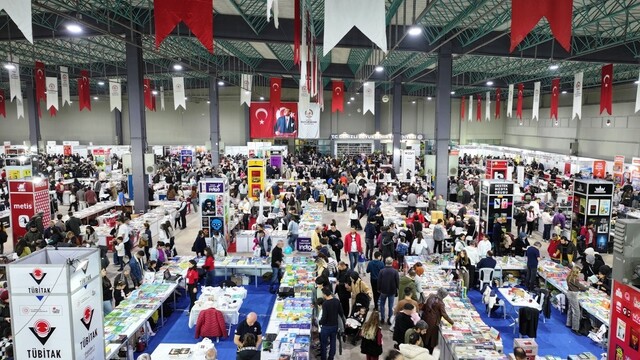 Denizli Büyükşehir Belediyesi, kitap fuarına ulaşım sağlıyor