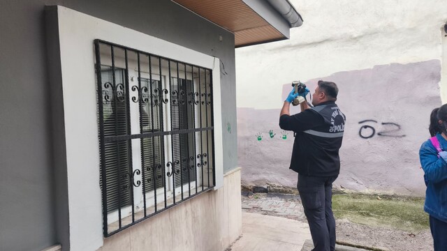 Denizli'de muhtarlığın kamerası duvardan söküldü
