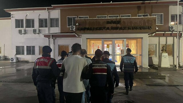 Didim'de 14 kaçak göçmen ve otel çalışanı tutuklandı