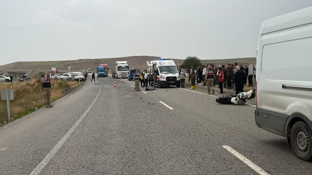 Diyarbakır'da minibüs ve motosiklet çarpıştı: 1 çocuk öldü