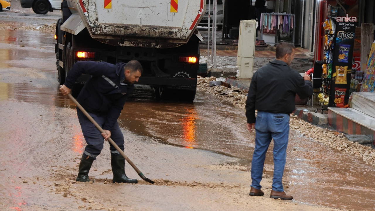 Diyarbakır'da sağanak yağış taşkına yol açtı
