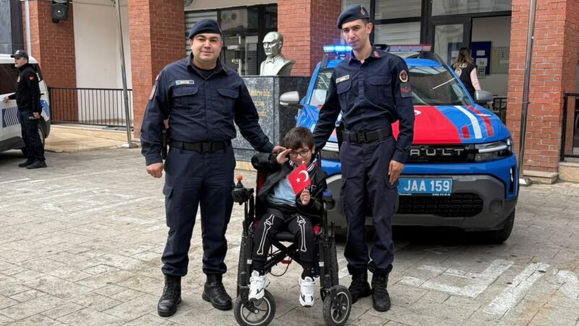 DMD'li Muhammet'in hayali gerçekleşti, şehir turu yaptı
