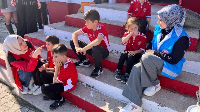 Düvecik İlkokulu'nda çocuklar için spor alanı oluşturuldu