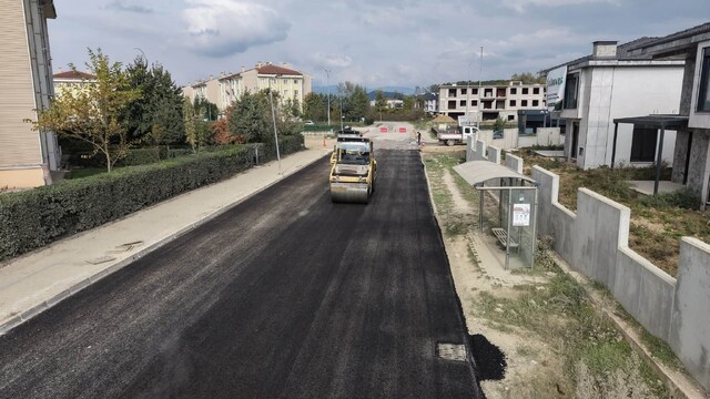 Düzce'de asfalt çalışmaları Koçyazı Mahallesi'nde sürüyor