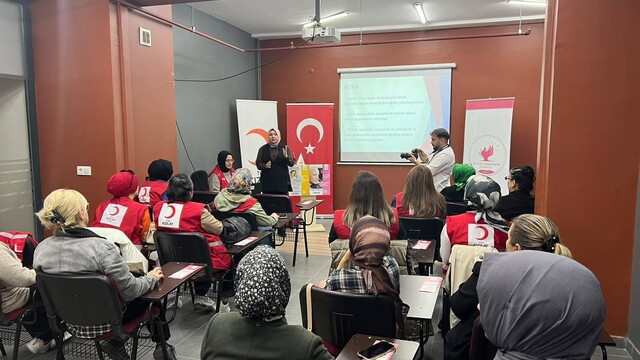 Düzce'de kadınlara meme kanseri erken teşhis eğitimi verildi