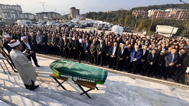 Düzce'de kalp krizi sonucu vefat eden öğretim üyesi defnedildi