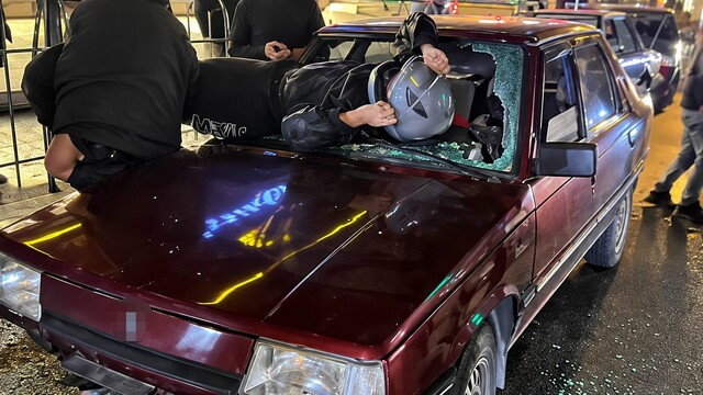 Düzce'de otomobile çarpan motosiklet sürücüsü yaralandı