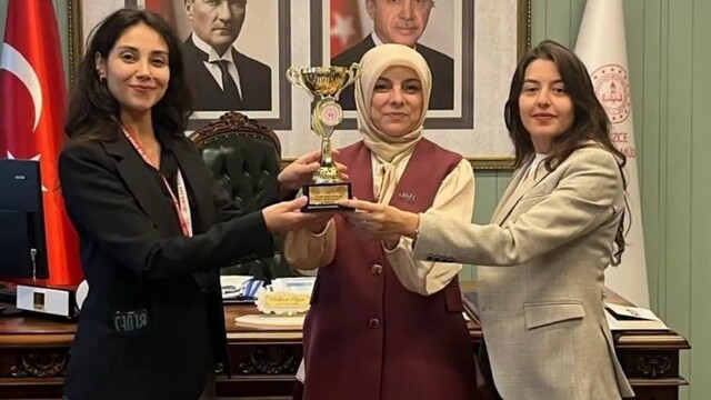 Düzce Valiliği Kadın Masa Tenisi Takımı il birincisi oldu