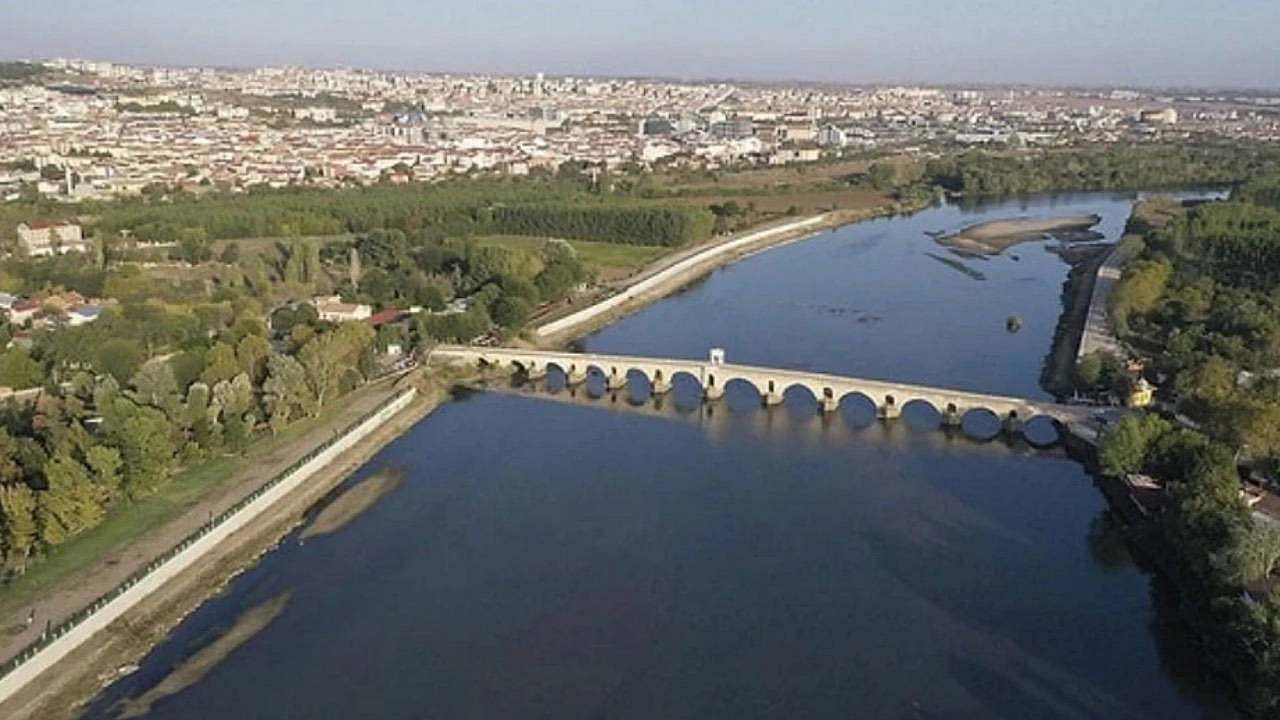 Edirne'de Meriç Nehri'nde erkek cesedi bulundu