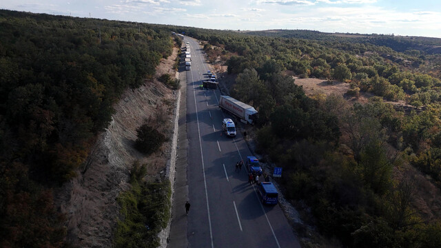 Edirne'de TIR'a çarpan kamyonet devrildi; 4 kişi yaralandı