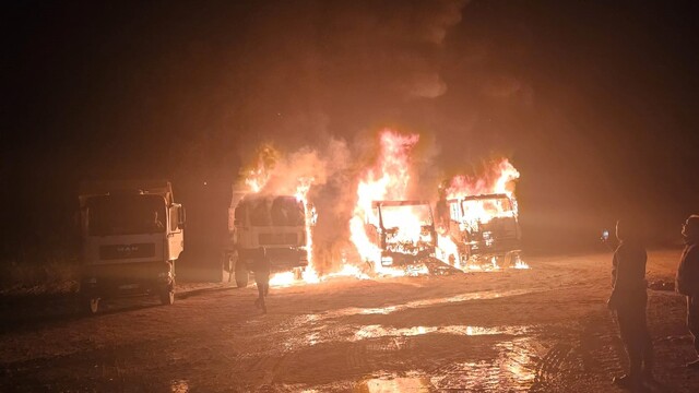 Edirne'de yangında 3 kamyon alev alev yandı