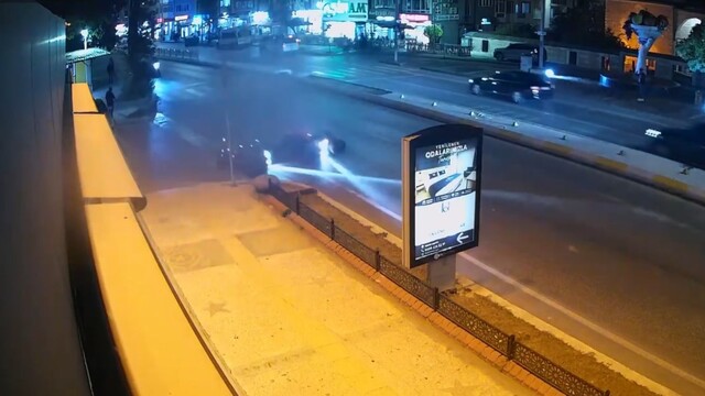 Edirne'de yaya geçidinde iki motosiklet çarpıştı: 1 yaralı