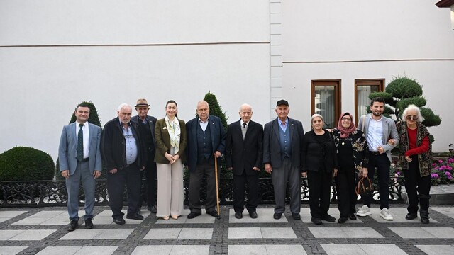 Edirne Valisi Sezer'in eşi, huzurevindeki yaşlılarla buluştu