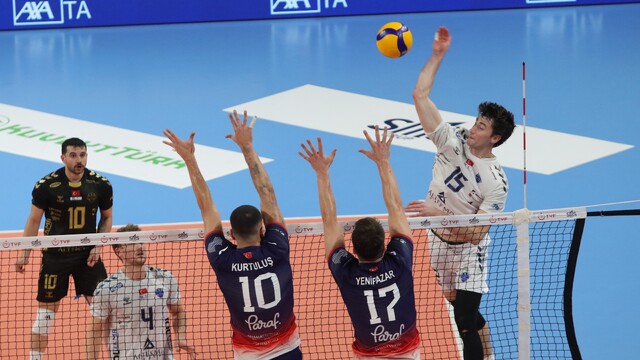 Efeler Ligi'nde Altekma, Halkbank'a 0-3 yenildi