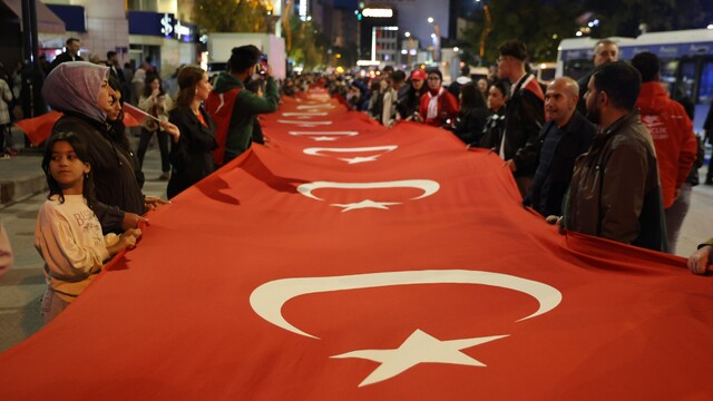 Elazığ'da Cumhuriyet Bayramı için Fener Alayı yapıldı