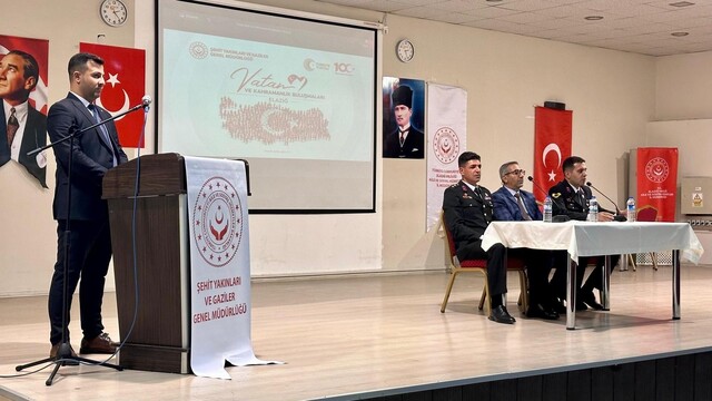 Elazığ'da şehit babası ve gaziler liselilerle buluştu