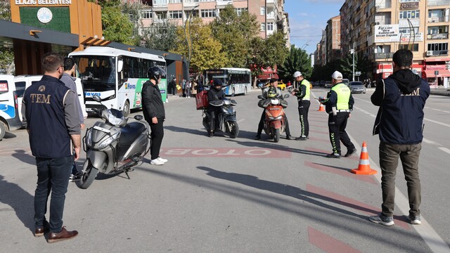 Elazığ'da trafik denetiminde 63 motosiklet sürücüsüne ceza