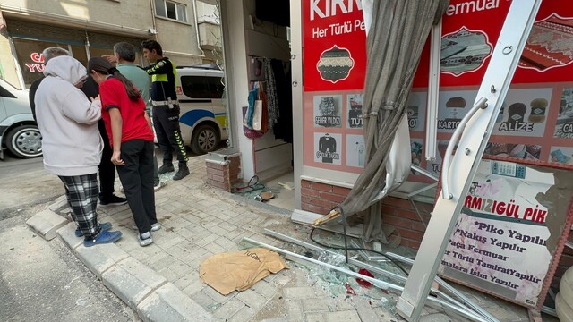 Elazığ'da yolcu minibüsü ile taksi çarpıştı: 1 yaralı