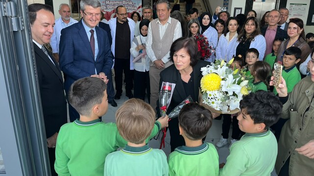 Emekliye ayrılan öğretmene Zonguldak'ta duygusal veda