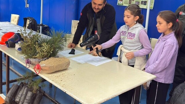 Emet'te bilim festivalinde çocuklara erozyon eğitimi verildi