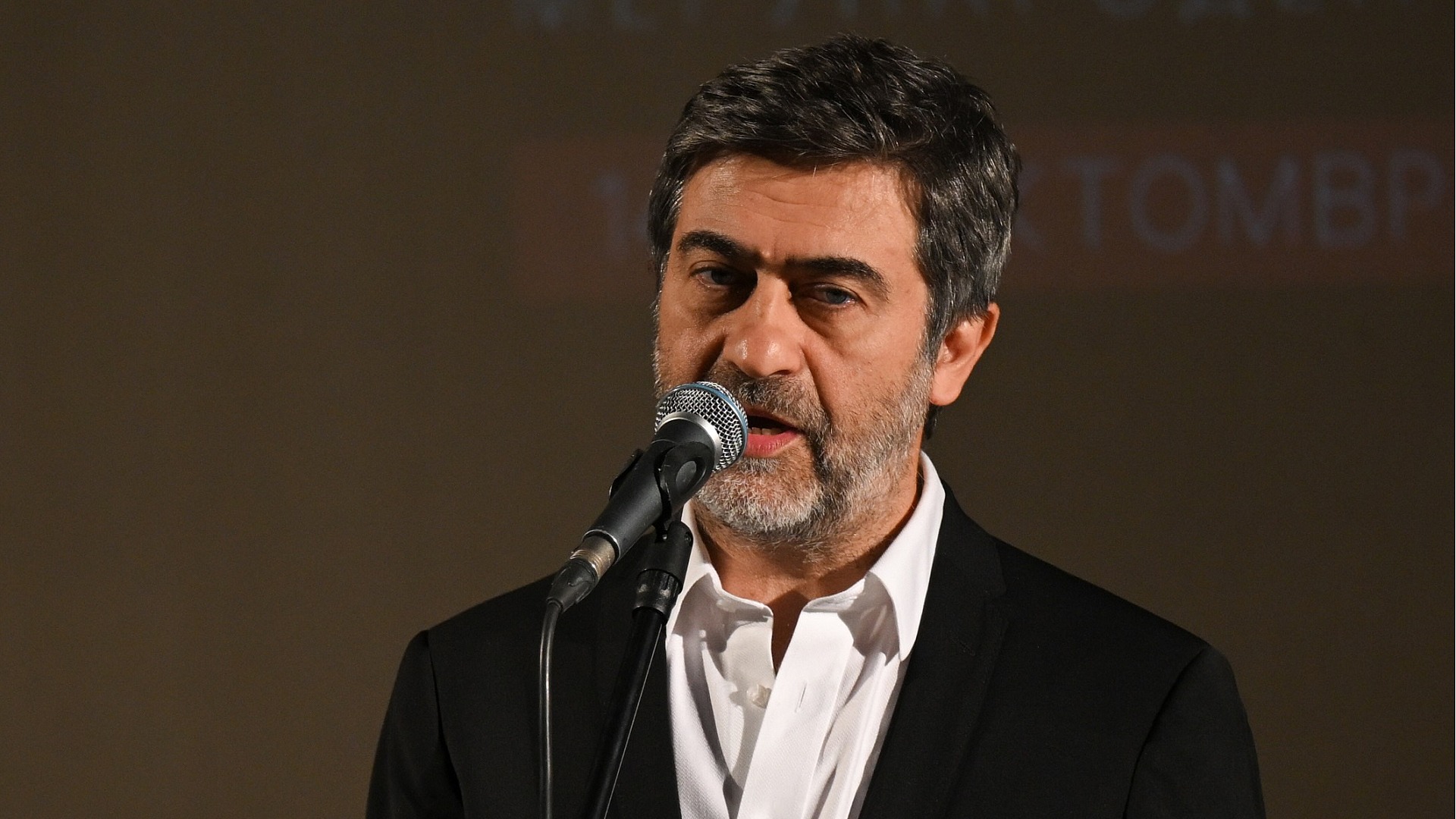 Emin Alper, 11. KINENOVA Film Festivali'nde ödül aldı