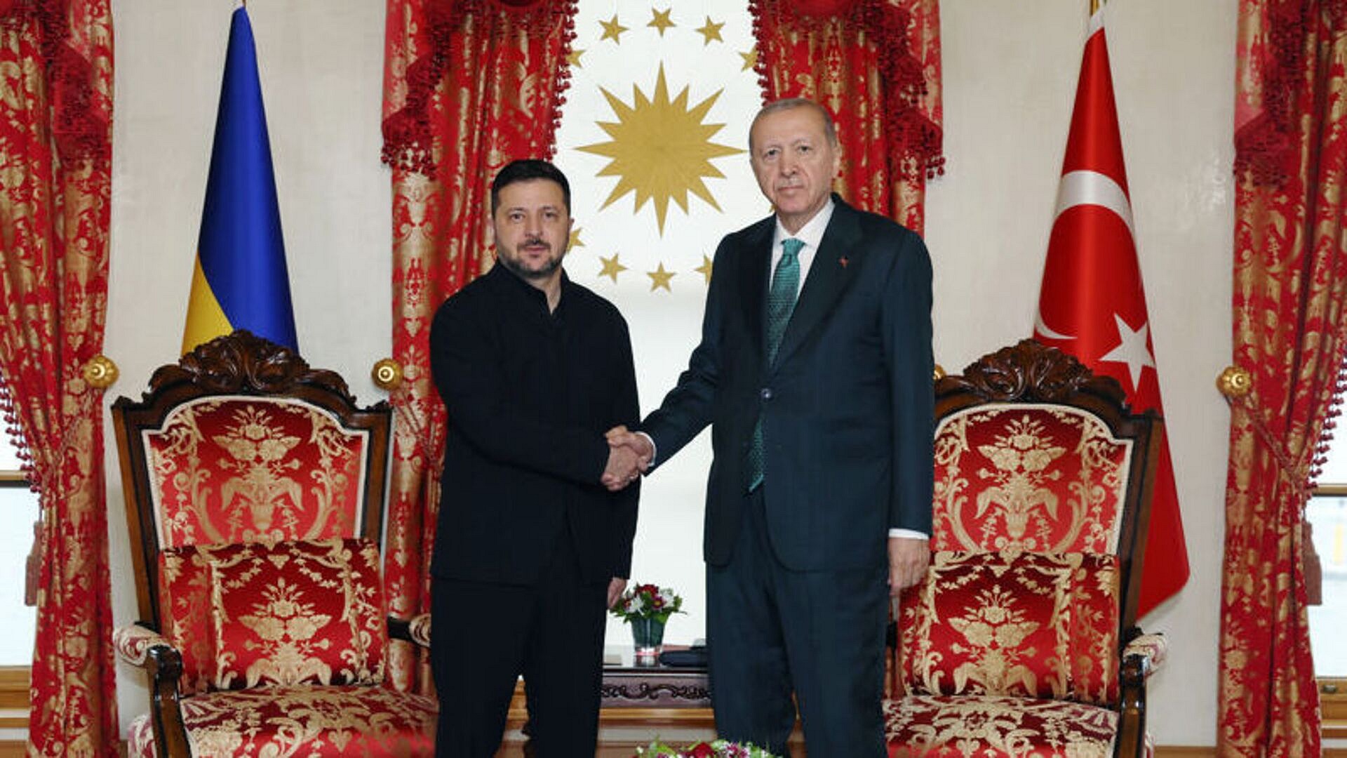 Erdoğan, Ukrayna lideri Zelenskiy'i Dolmabahçe'de ağırladı