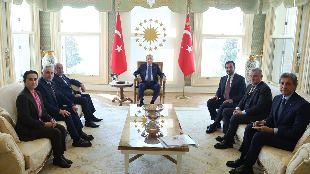 Erdoğan, Vahdettin Köşkü'nde Şile Belediye Başkan Vekiliyle görüştü