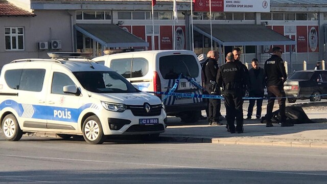 Ereğli'de kaldırımda erkek cesedi bulundu