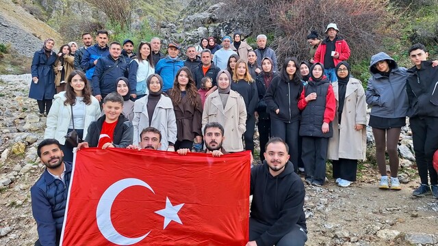 Erzincan'da Cumhuriyet Bayramı doğa yürüyüşüyle kutlandı