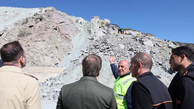 Erzincan'da heyelan sonrası demir ve kara yolu denetlendi