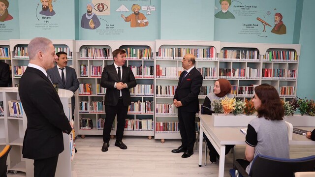 Erzincan'da İpekyolu Ticaret Lisesi'nde kütüphane açıldı