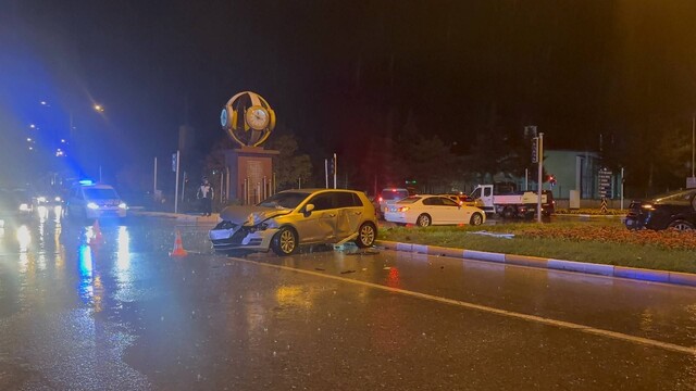 Erzincan'da sağanak sonrası trafik kazası: 3 kişi yaralandı