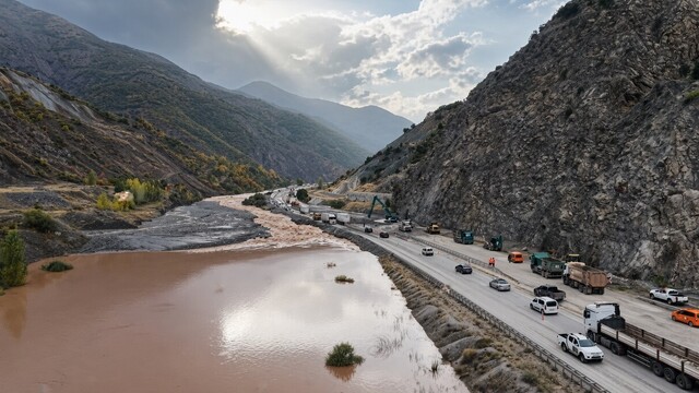 Erzincan'da sel ve heyelan tahribatı havadan görüntülendi