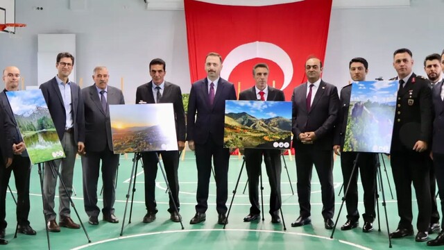 Erzincan'ın Üzümlü ilçesinde fotoğraf sergisi açıldı