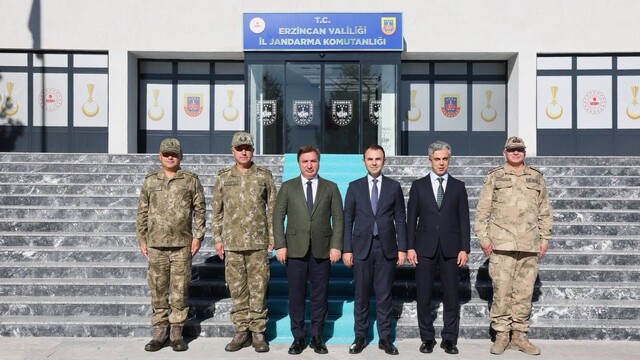 Erzincan protokolü, jandarma komutanını ziyaret etti