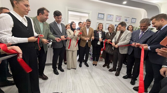 Erzurum'da protokol, Doç. Dr. Sertaç Zengil'i açtı
