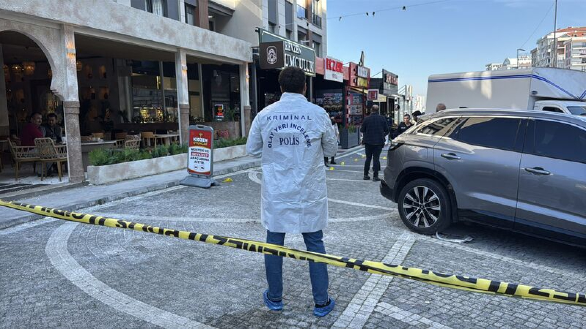 Esenyurt'ta kuyumcuya silahlı saldırı: çalışan yaralandı