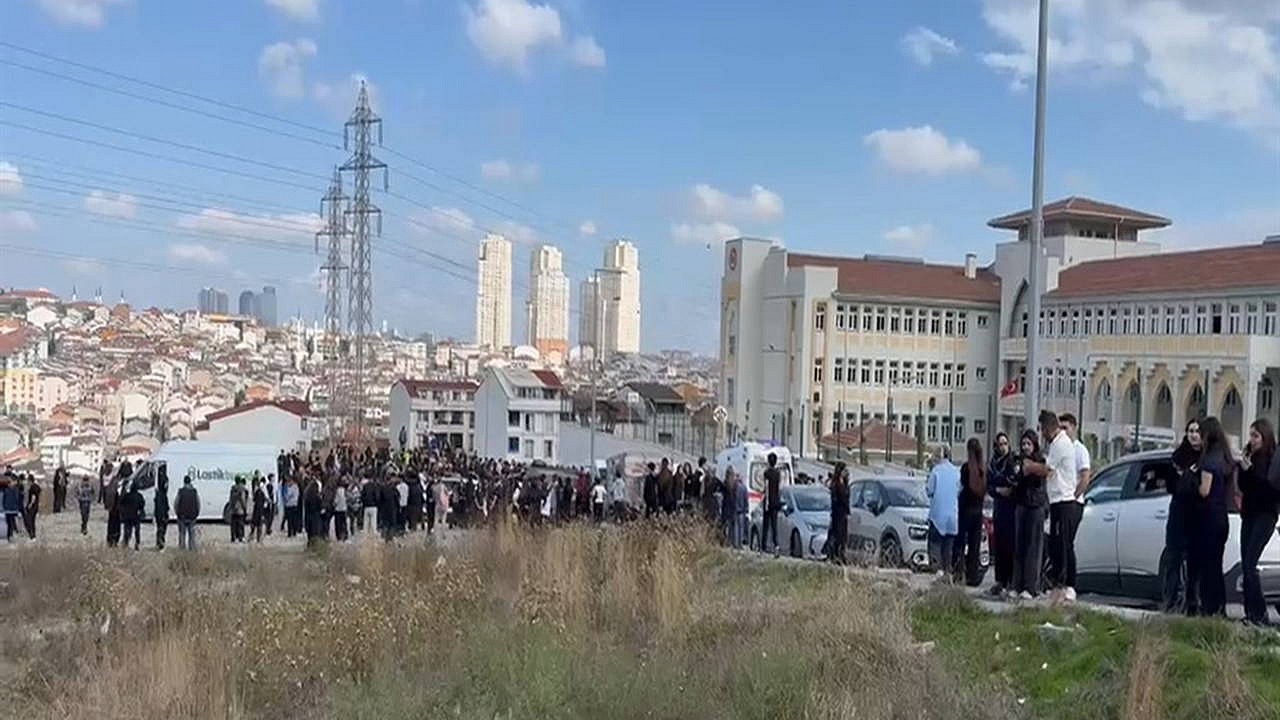 Esenyurt'taki lisede bıçaklı kavga: 2 öğrenci yaralı