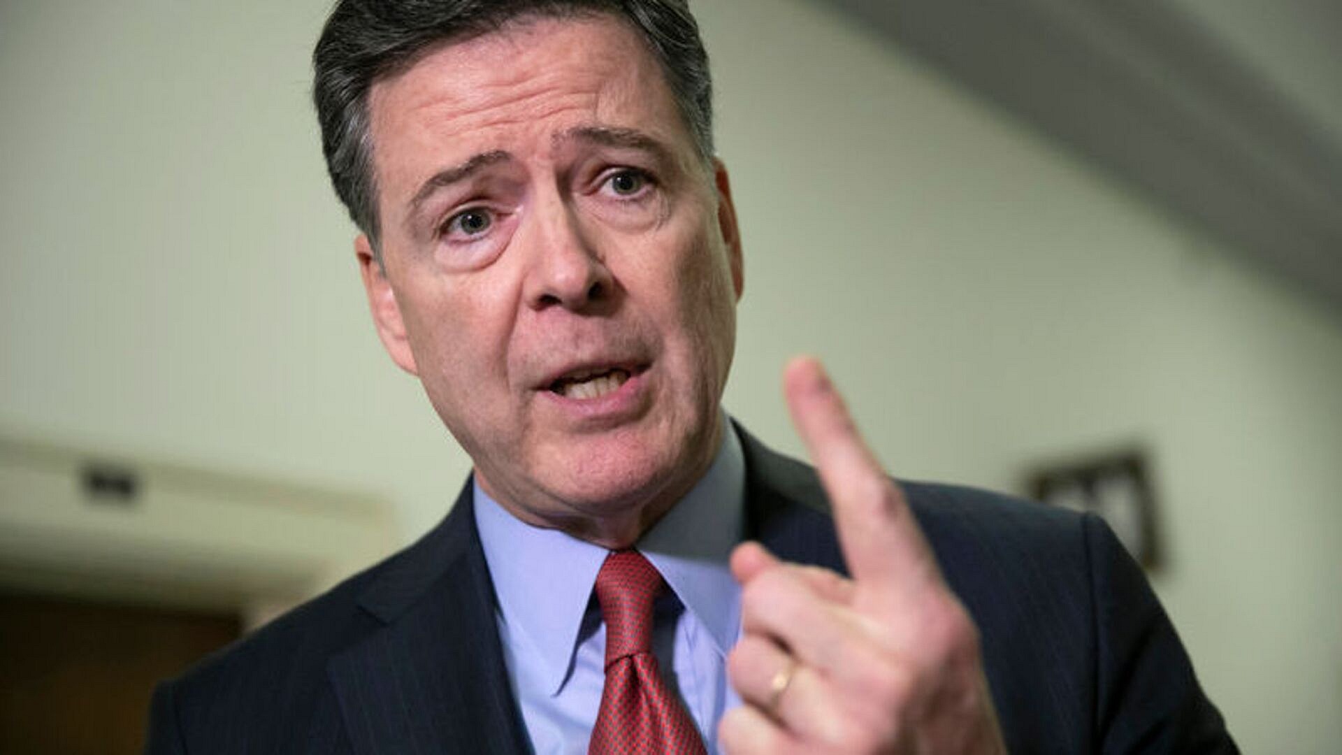 Eski FBI direktörü Comey'e gizli bilgi sızıntısı suçlaması