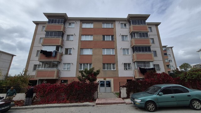 Eskişehir'de 2 yaşındaki çocuk 4 katlı binadan düştü