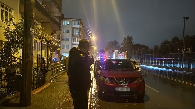 Eskişehir'de alkollü sürücü yanan aracını sigara ile izledi