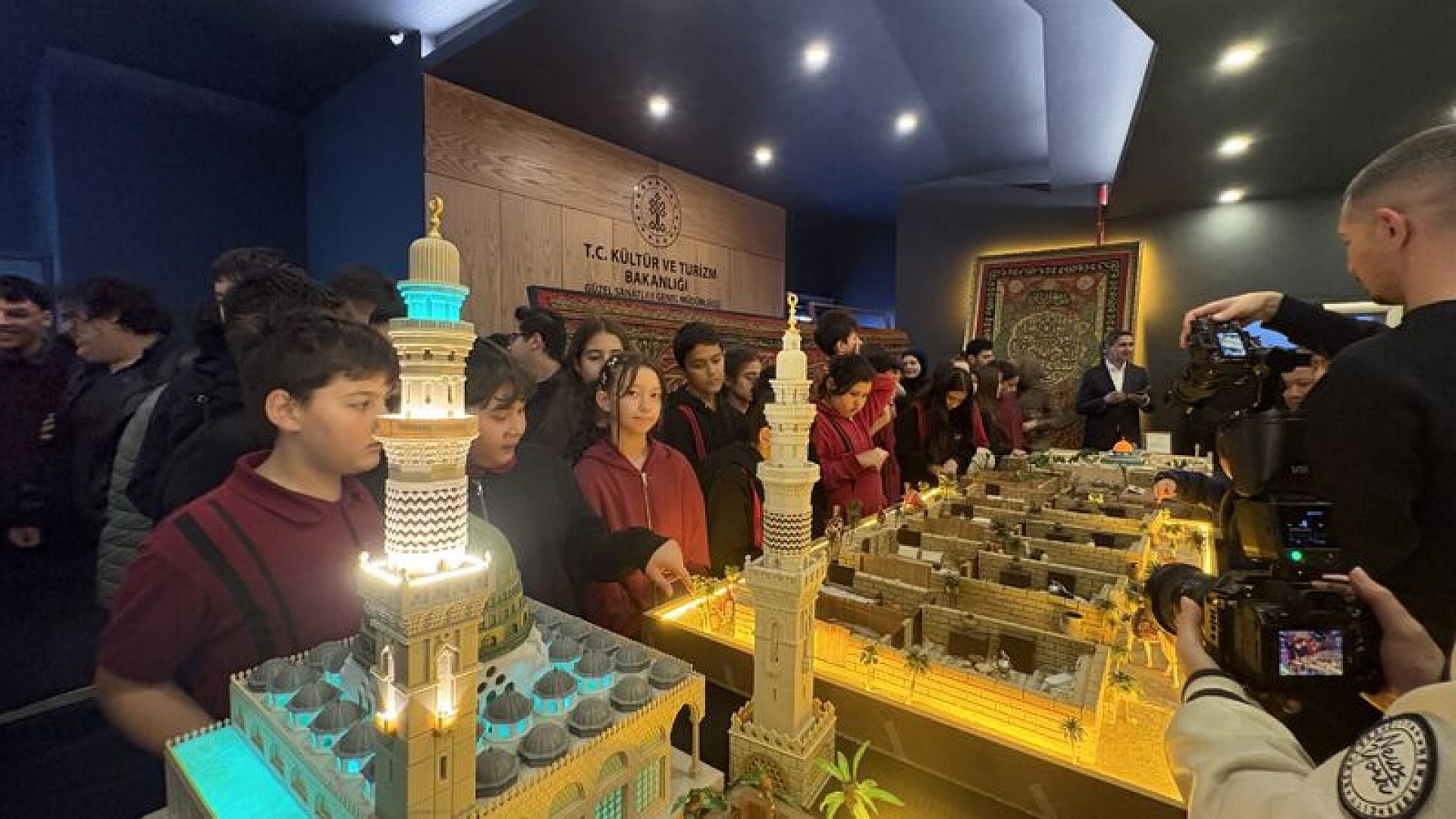 Eskişehir'de Mukaddes Emanetler sergisi açıldı