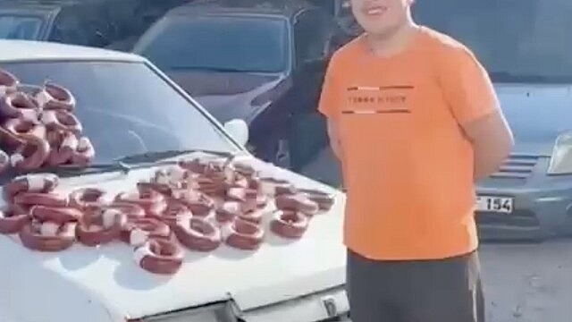 Eskişehir'de otomobil, 100 kilo dana sucuğuyla takas edildi
