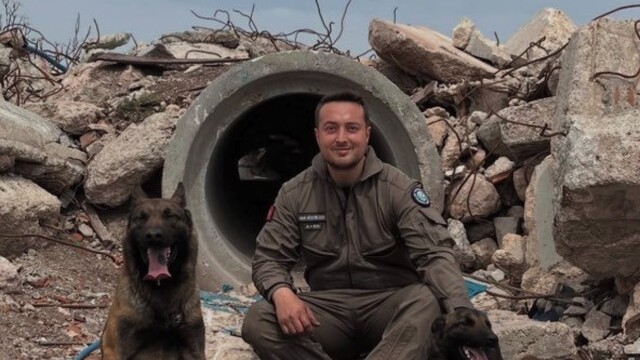 Eskişehir İtfaiyesi'nin arama kurtarma köpekleri geçti