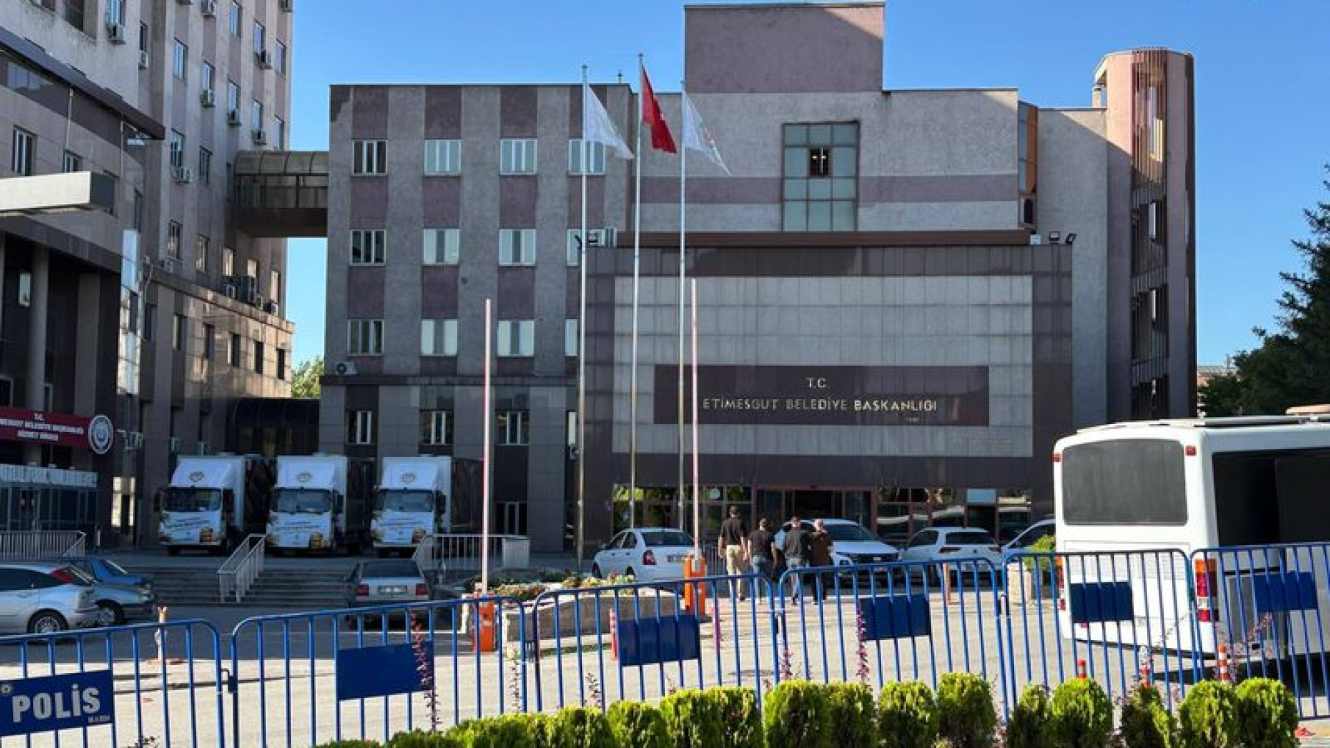Etimesgut Belediyesi'ne düzenlenen operasyonda 25 gözaltı