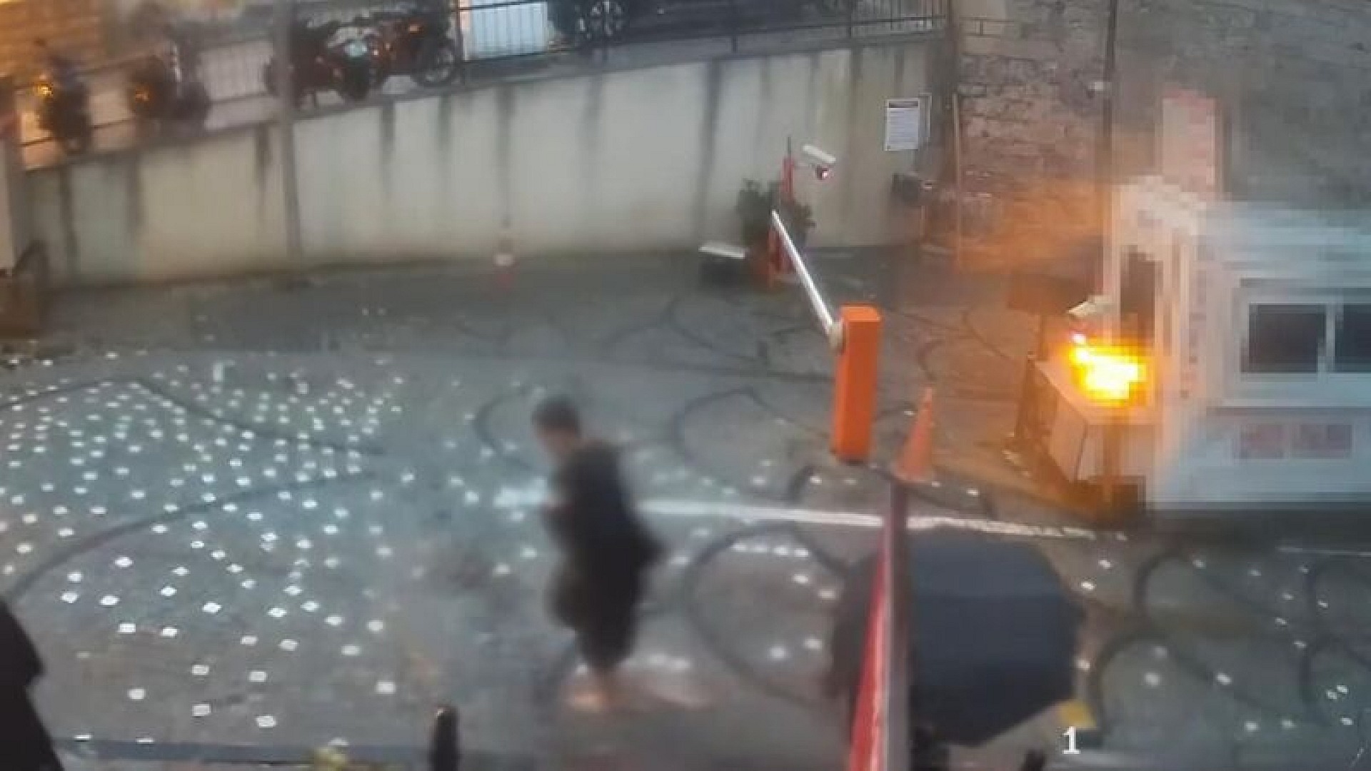 Fatih'te elektrik akımına kapılan çocuk hayatını kaybetti