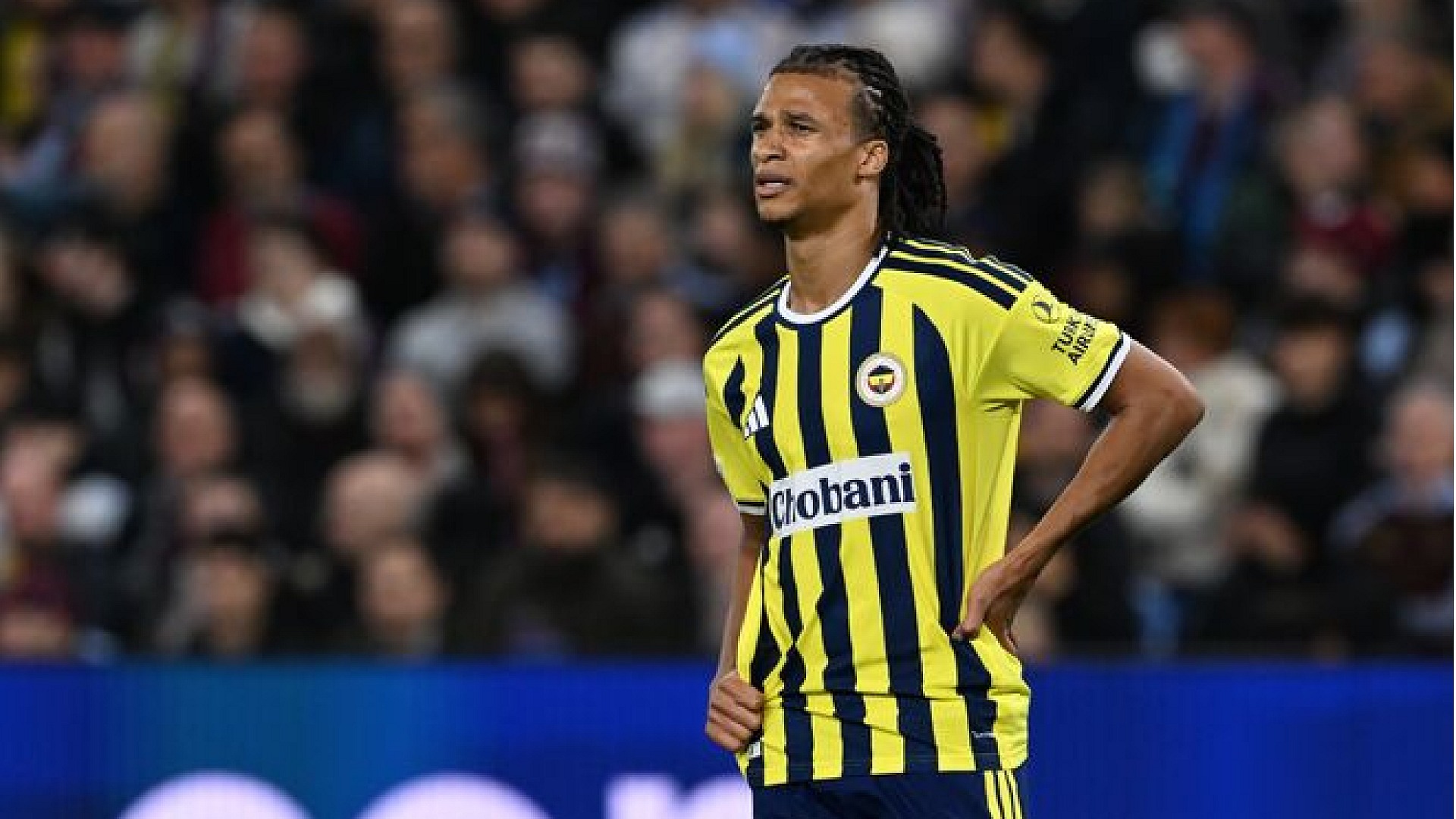 Fenerbahçe'de Nathan Ake sakatlandı, Kojo Peprah maça girdi