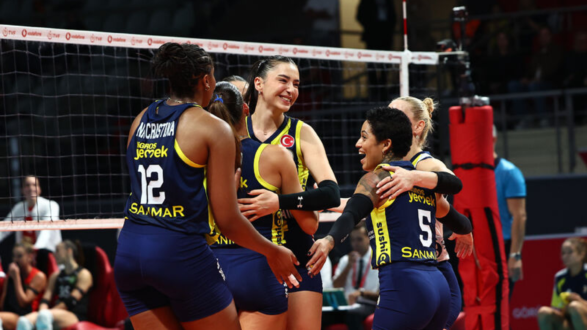 Fenerbahçe Medicana, Eczacıbaşı Peron'u 3-1 yendi