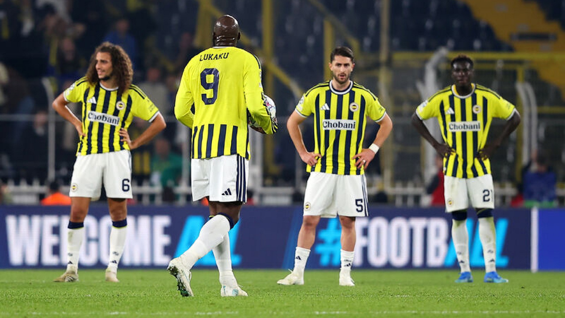 Fenerbahçe Slavia Prag ile berabere kaldı, eleştiriler büyüdü